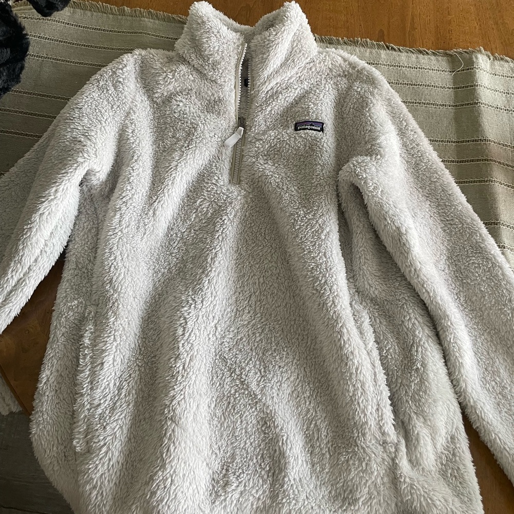 New Patagonia Pull over.